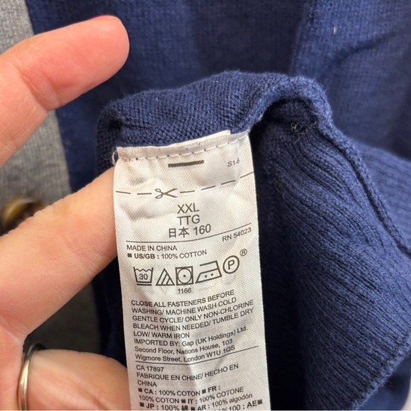 GAP Blue and Gray V-Neck Cardigan Sweater - Picture 4 of 4